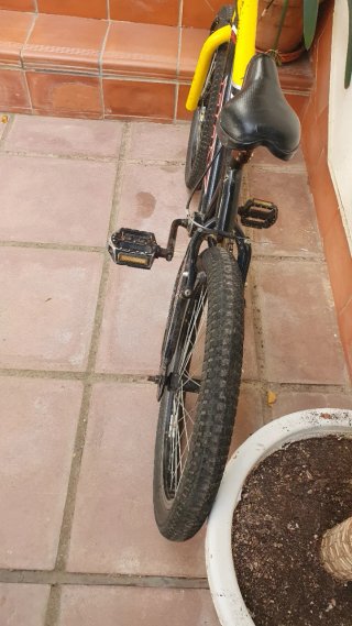 Bicicleta de cross DOX Negra y Amarilla