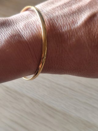 Pulsera dorada elegante