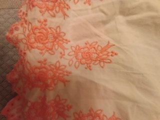 Vestido palabra de honor blanco con coral fluor