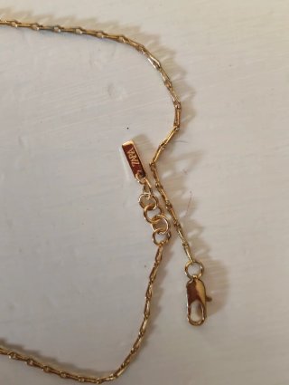 Collar Zara con charms dorados nunca usado