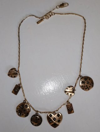 Collar Zara con charms dorados nunca usado