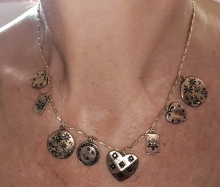 Collar Zara con charms dorados nunca usado