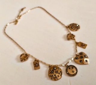 Collar Zara con charms dorados nunca usado