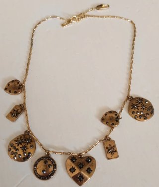 Collar Zara con charms dorados nunca usado