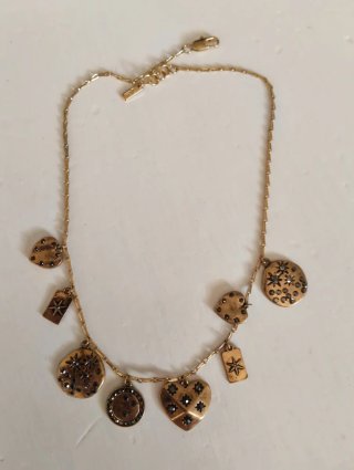 Collar Zara con charms dorados nunca usado