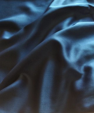 Tela azul. Retal crepe satinado