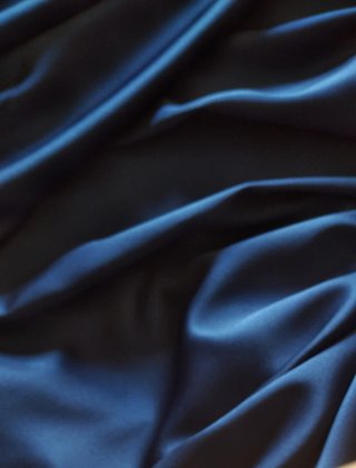 Tela azul. Retal crepe satinado