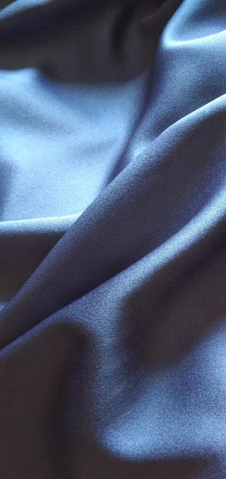 Tela azul. Retal crepe satinado
