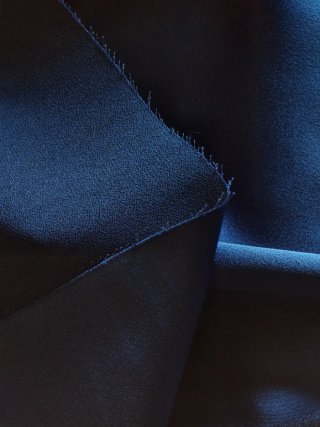Tela azul. Retal crepe satinado