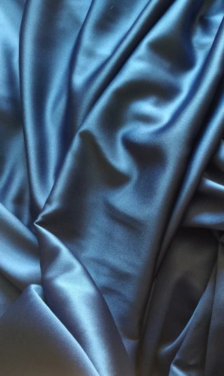 Tela azul. Retal crepe satinado