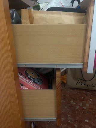 Cómoda de pino con cajones transparentes