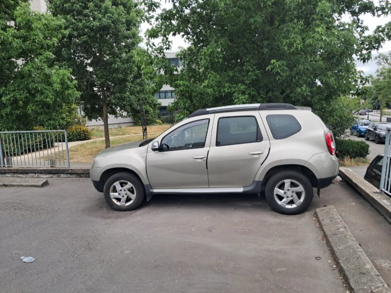 Dacia Duster 2011 - foto 1