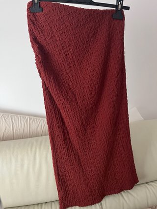 Falda larga Zara burdeos