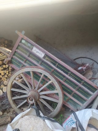 Carro de madera vintage