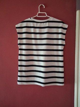 Blusa a rayas blanca y negra