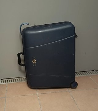 MALETA Grande PLASTICO Azul 4 Ruedas 68cm alto