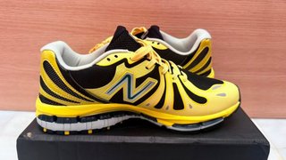Zapatillas New Balance Talla 43 Negras y Amarillas