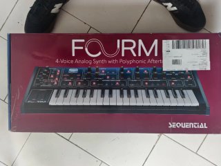 Sequential Fourm Sintetizador Analógico 4 Voces