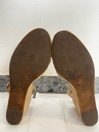 Sandalias esparto doradas Mango