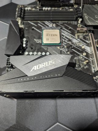 B550 Aorus Elite V2 + 16 GB DDR4 + Ryzen 5 3600x