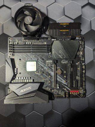 B550 Aorus Elite V2 + 16 GB DDR4 + Ryzen 5 3600x