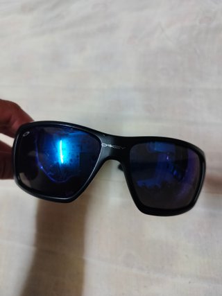 Gafas de sol Oakley negras y azules