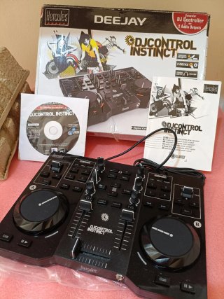 Mesa mezclas Hercules DJControl Instinct