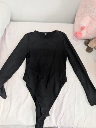 Falda negra plisada Talla S - VARIEDAD DE PRENDAS