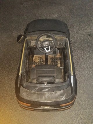 Coche eléctrico infantil negro