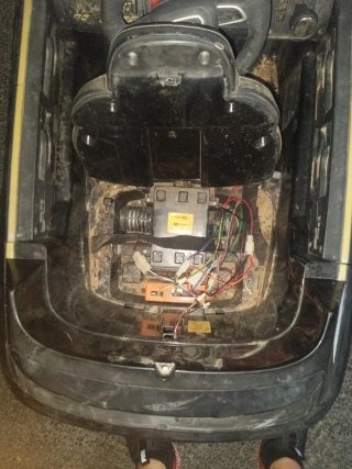 Coche eléctrico infantil negro