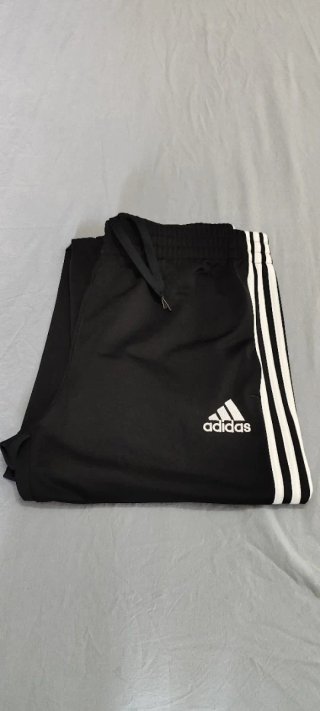 Chaqueta Adidas Negra con Rayas Blancas