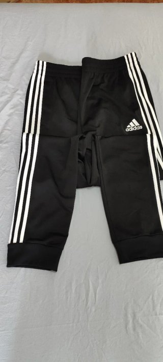 Chaqueta Adidas Negra con Rayas Blancas