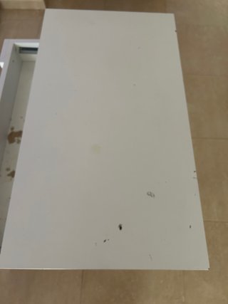 Mesa elevable blanca de madera