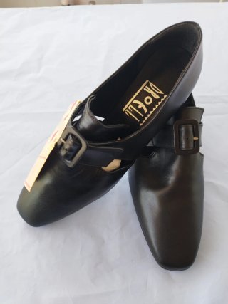 Scarpe in pelle nere da donna
