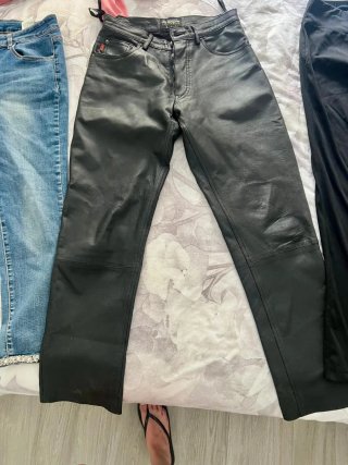 Pantalones polipiel y vaqueros