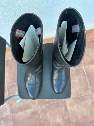 Botas altas de piel 100%.