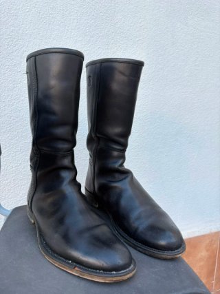Botas altas de piel 100%.