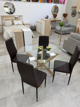 Mesa redonda cristal + 4 sillas polipiel