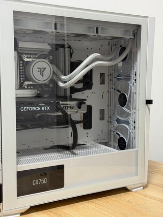 PC Sobremesa blanco como nuevo.