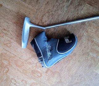 Putter STX Modelo 9620 y funda Vin