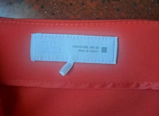 Pantalón corto rojo