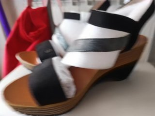 Sandalias plataforma Chattawak negras y plateadas