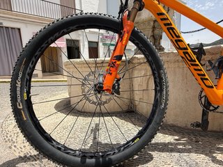 Megamo Factory Elite in carbonio taglia M 9,5kg