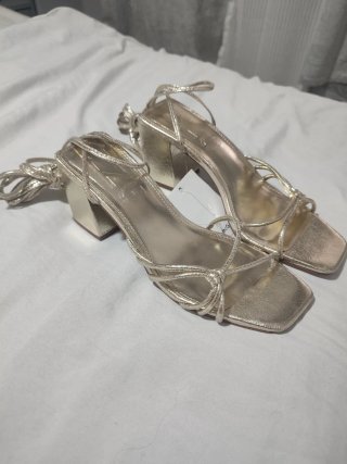 Mango Sandalias Tacon Dorado talla 36