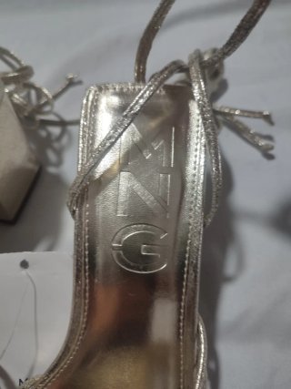 Mango Sandalias Tacon Dorado talla 36