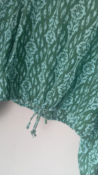 Blusa crop Zara verde y turquesa T.XS