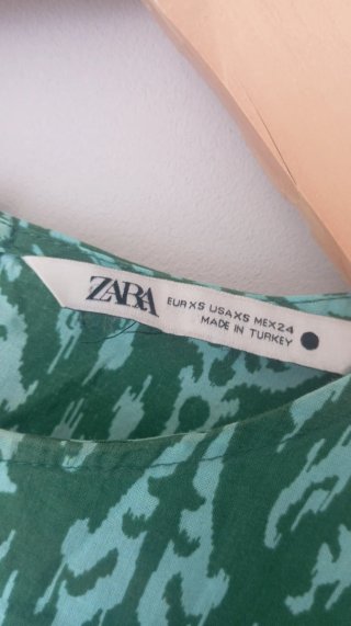Blusa crop Zara verde y turquesa T.XS