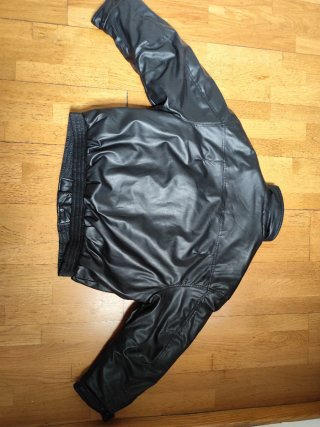 Cazadora acolchada bomber negra
