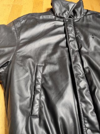 Cazadora acolchada bomber negra