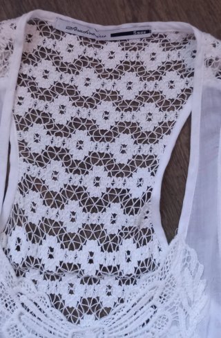 Vestido blanco Stradivarius con encaje